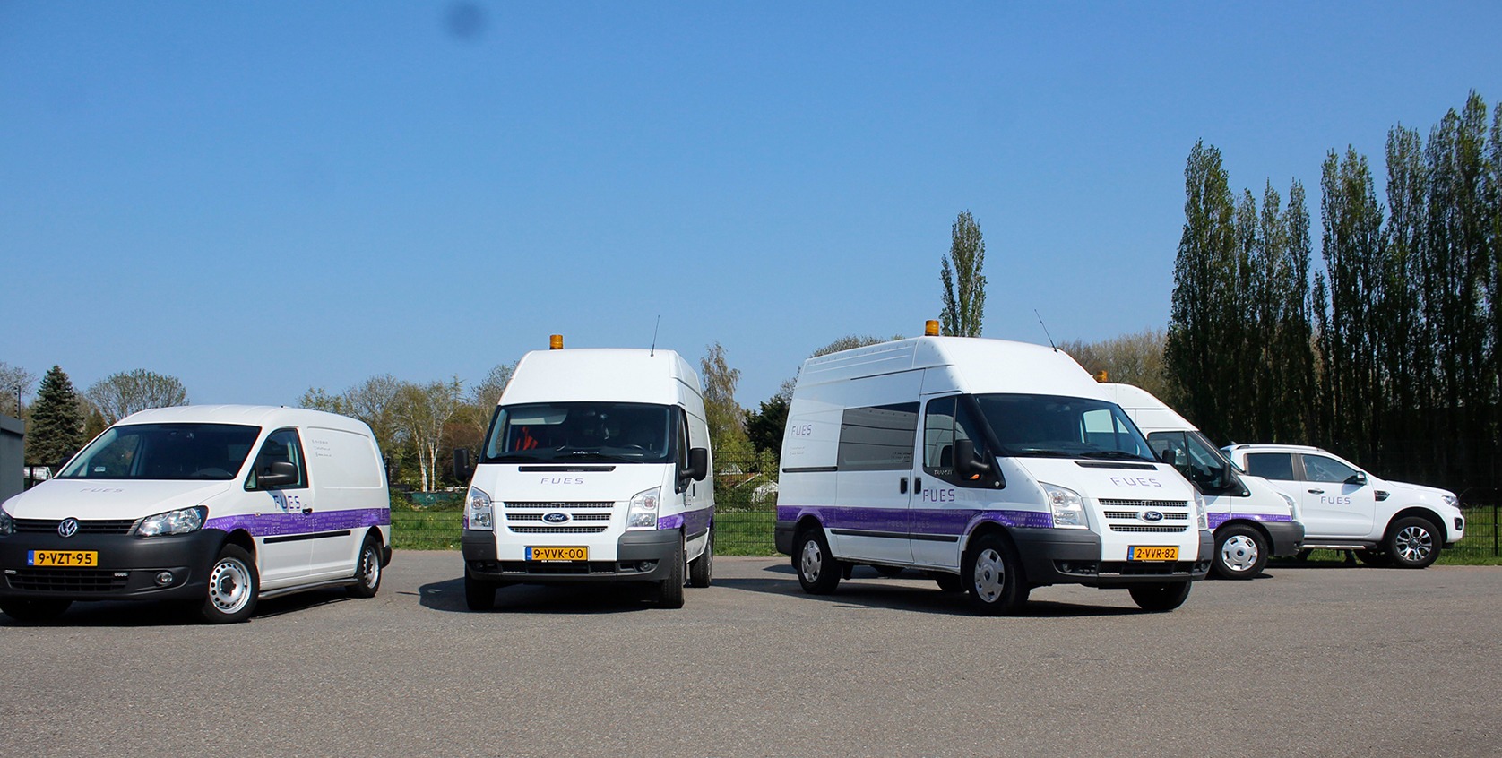 wagenpark-fues-voorzien-van-belettering-stickers-huisstyle.jpg