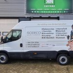 Bedrijfsauto van IsoDeco voorzien van belettering #Ridderkerk #Breda